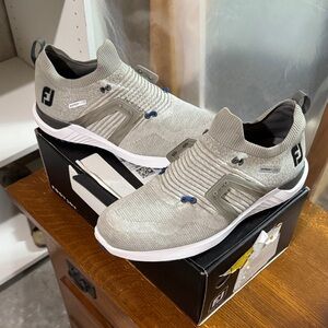 FootJoy men’s 11.5 golf shoes, needs laces